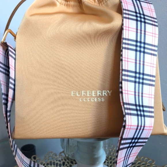 Burberry - Picture 7 of 12